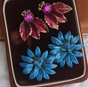 Small Haul Vintage Clip Earrings 2 Pair